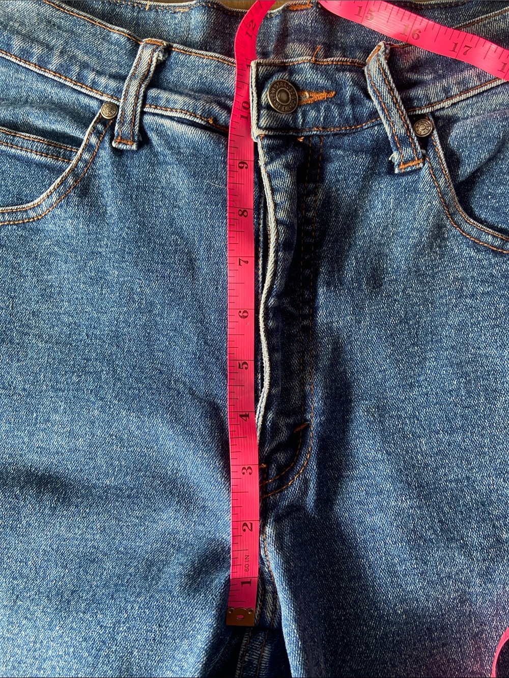 Y2K Levi's High-Rise Jeans in Classic Blue Denim - Picture 4 of 8